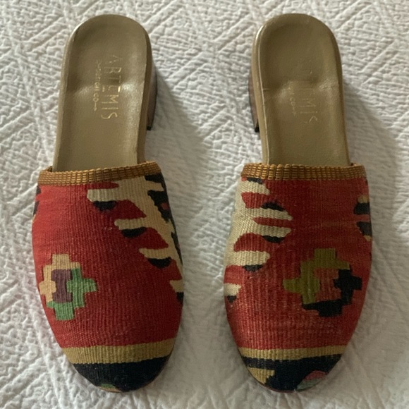 Artemis Design Turkish Rug Needlepoint Mule 38/8 - Picture 6 of 9